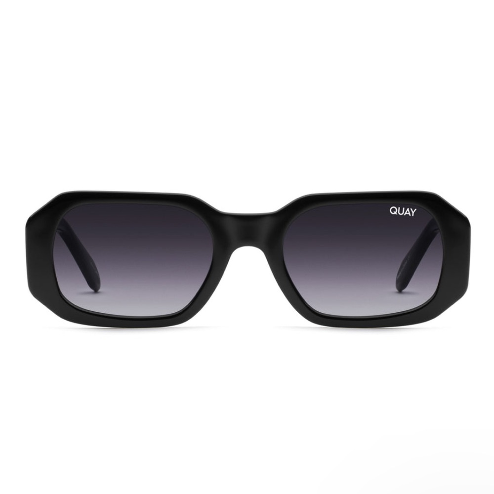 Quay hyped up sunglasses in black